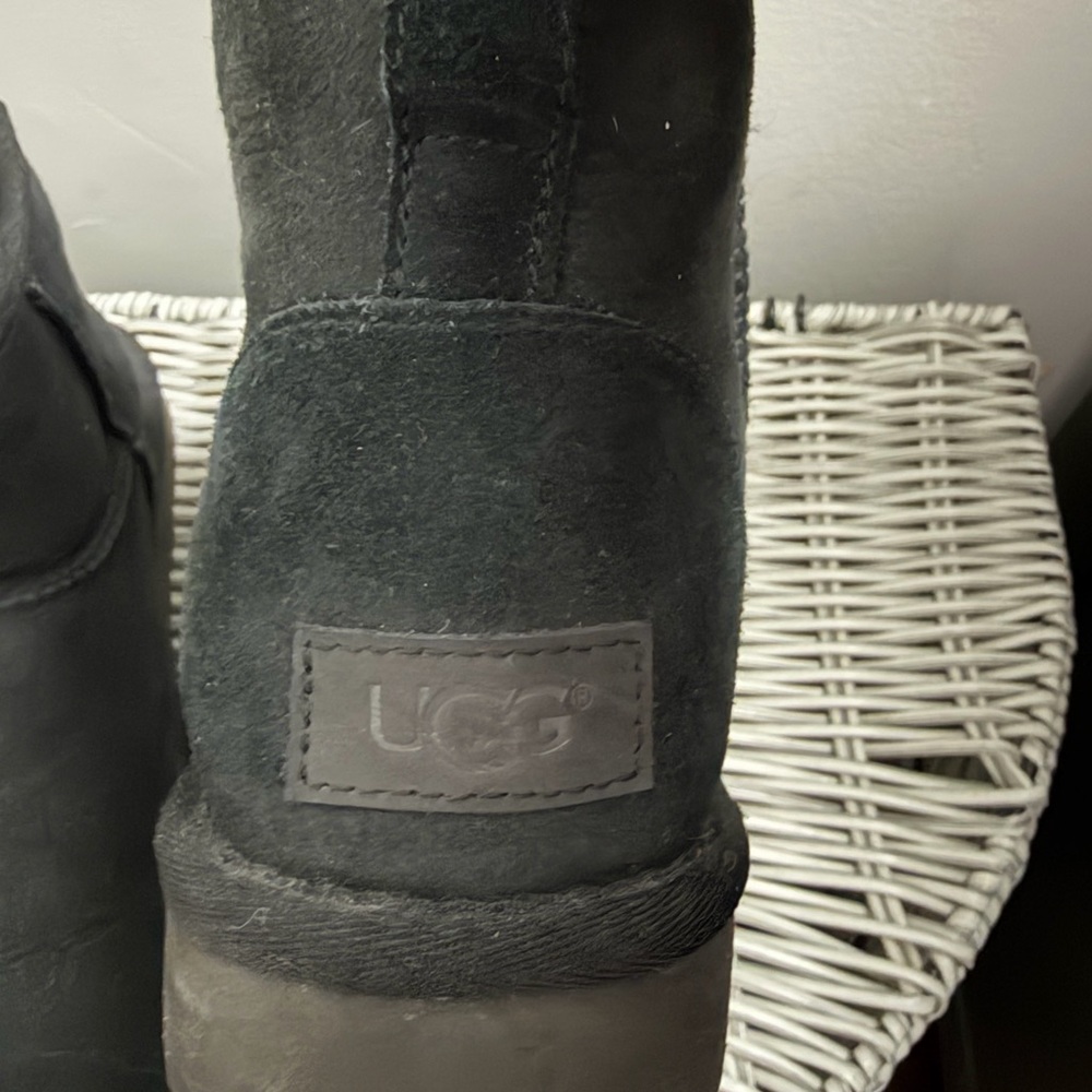 UGG Classic Mini Boots – Black – Women’s Size 8 - Picture 3 of 4
